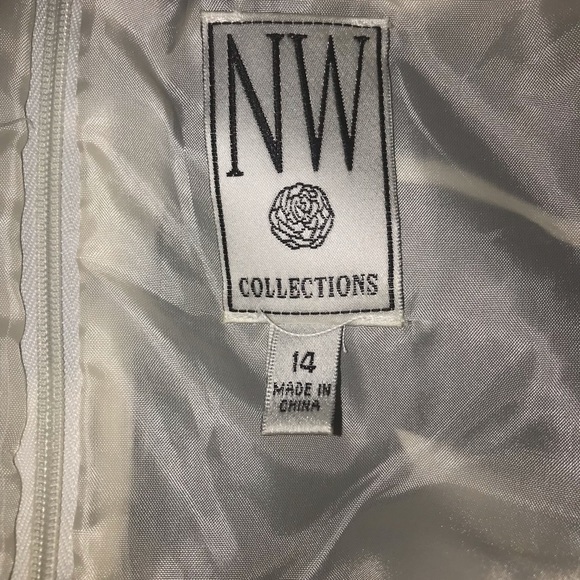 Knee length formal dress - Picture 2 of 3